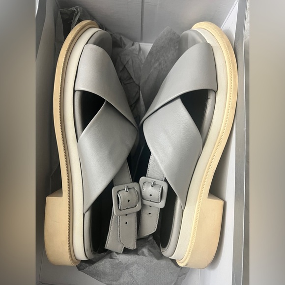 Robert Clergerie gray leather sandal. Caliente
Size 40 European. 9.5 US - Picture 2 of 7